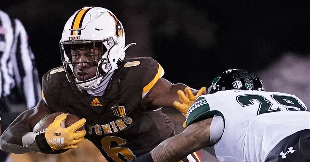 Wyoming RB Xazavian Valladay runs all over Hawai’i defense in 31-7 rout