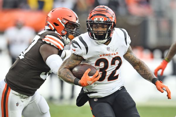 Bengals RB to co-teach NIL course at Texas A&M