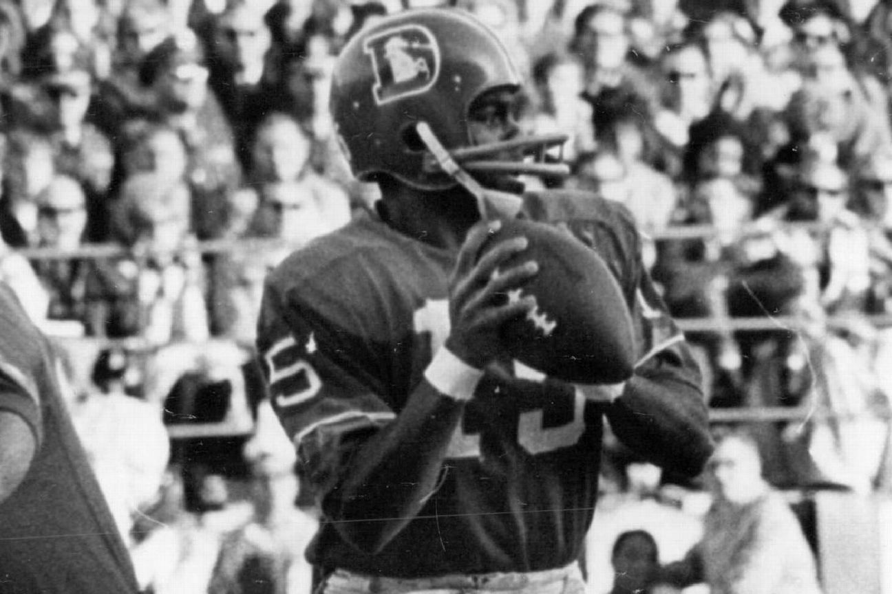 Briscoe, 1st Black starting QB in AFL, dies at 76