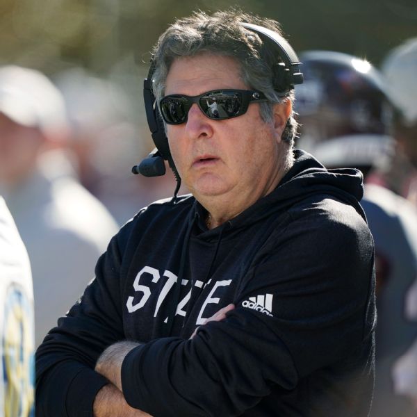 Mississippi State extends Leach through 2025