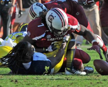 Clowney to have No. 7 retired by Gamecocks