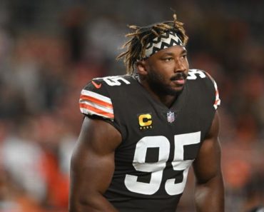 Browns’ Garrett injured shoulder, biceps in crash