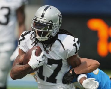 Vegas’ Adams shrugs off Green Bay comparisons