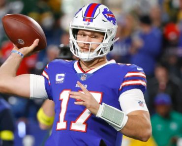 Follow live: Surging Bills face struggling Packers
