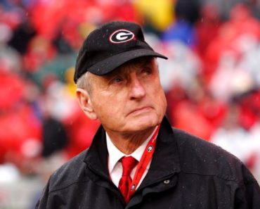 Legendary UGA football coach Dooley dies at 90