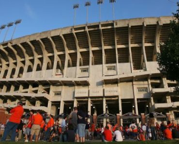 Spirit Halloween pop-up at Jordan-Hare? Arkansas trolls Auburn after beating Tigers
