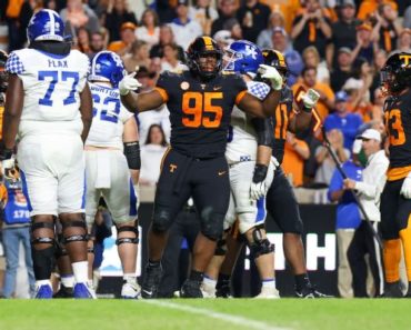 Vols’ D flexes in dominant win ahead of UGA tilt