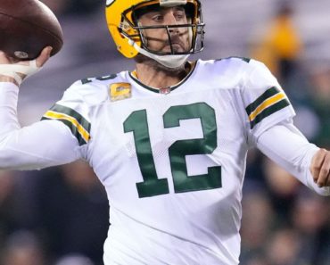 Packers’ Rodgers (oblique) leaves in third quarter