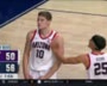 Azuolas Tubelis swats Jamal Bey with AUTHORITY as Arizona leads Washington in the second half