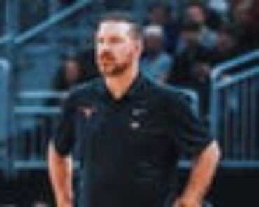 Texas fires Chris Beard amid felony domestic violence charge