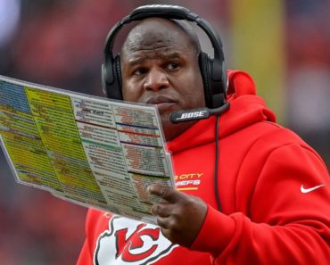 Commanders officially name Bieniemy as OC