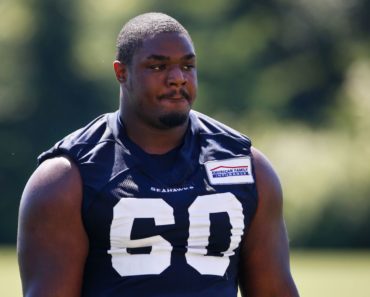 Seahawks re-sign RG Haynes to one-year deal