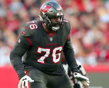 Bucs continue purge, release starting LT Smith