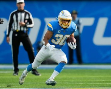 Chargers grant Ekeler permission to seek trade