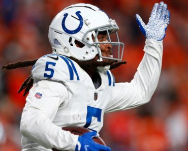 Cowboys trade for Gilmore, keeping Vander Esch