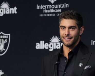 Garoppolo introduced by Raiders after initial delay