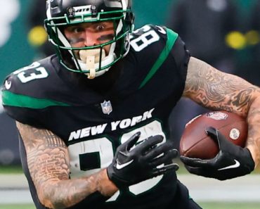 Room for Rodgers? Jets free $15.2M in cap space