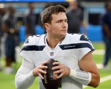 Seahawks re-signing backup QB Lock, GM says