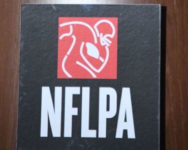 Survey: Vikes, Fins, Raiders top FA report cards