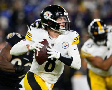 Tomlin ‘excited’ about Pickett’s potential in 2023