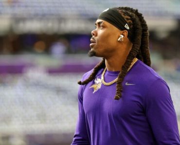 Vikes’ Osborn helped save man from burning car